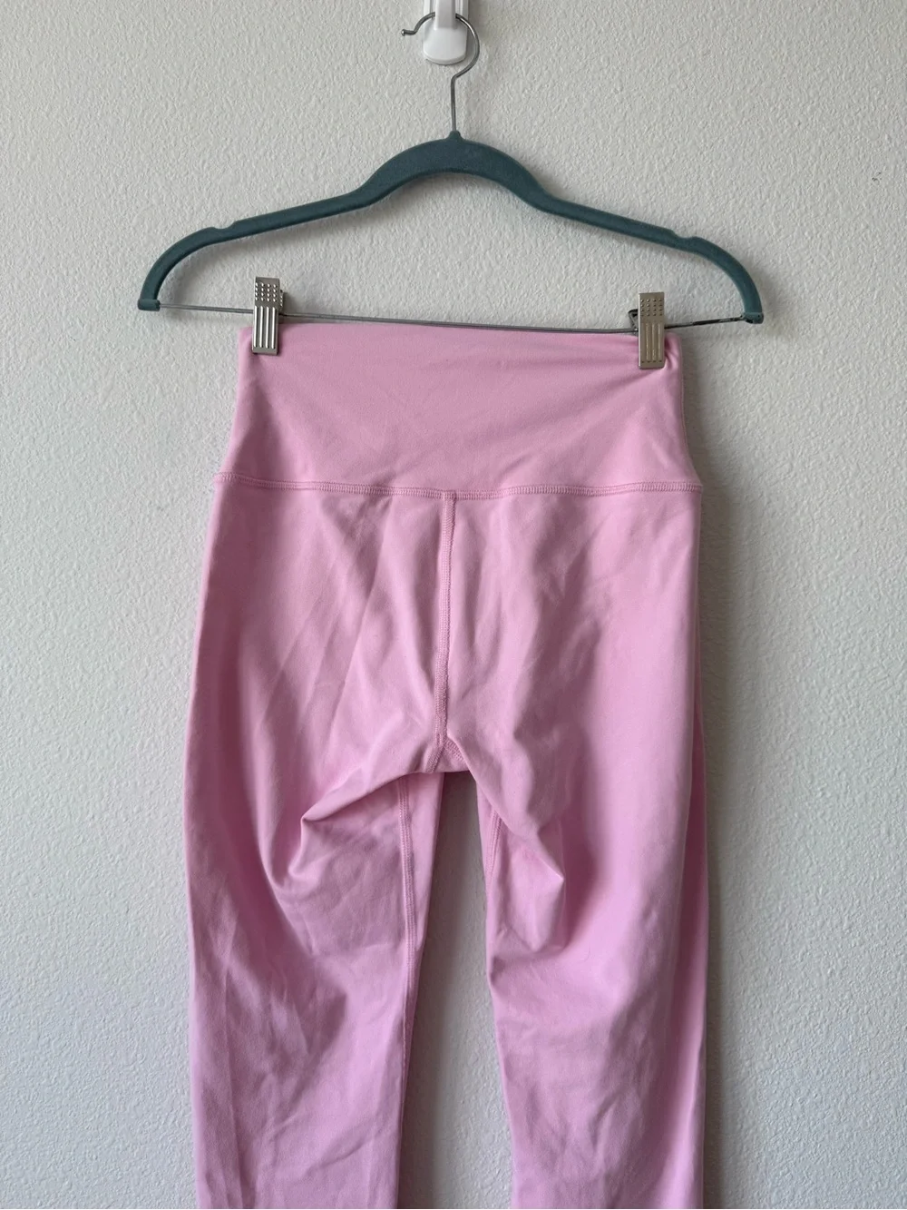 ALO Yoga High-Waist Leggings in Light Pink
